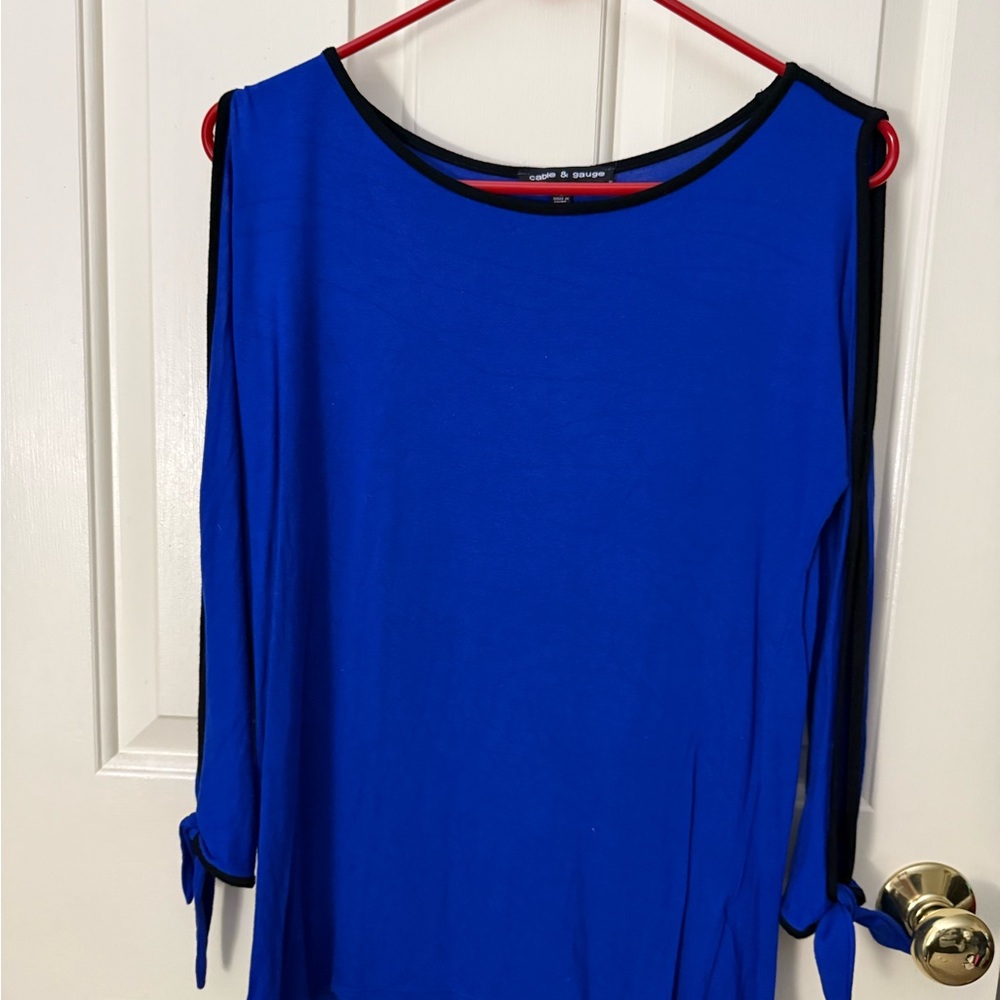 Cable & Gauge Blue cold-shoulder Jersey top with 3/4 Sleeves